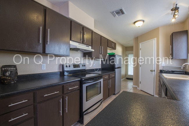 Building Photo - GREAT 2 Bed / 2 Bath in Phoenix!