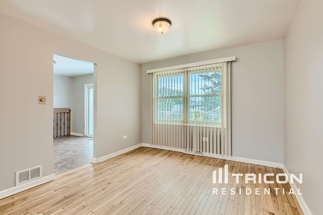 Building Photo - 14353 S Glen Dr W