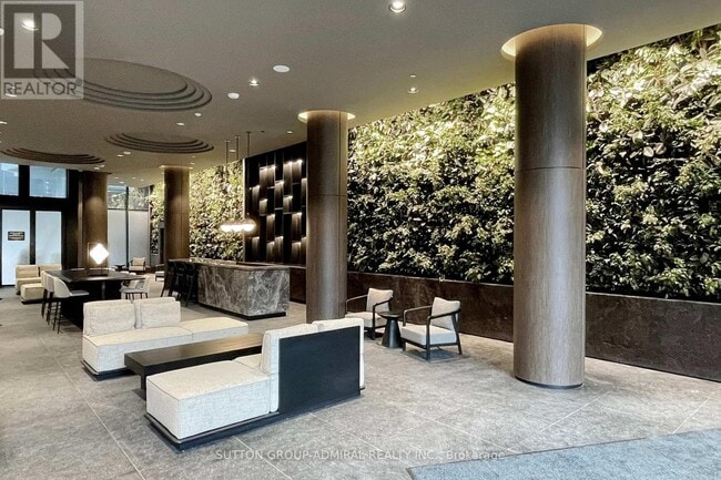 Photo du bâtiment - 120 Broadway Ave