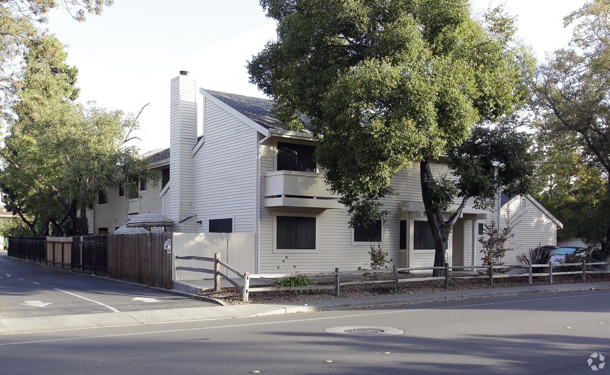 Primary Photo - 325 8th St