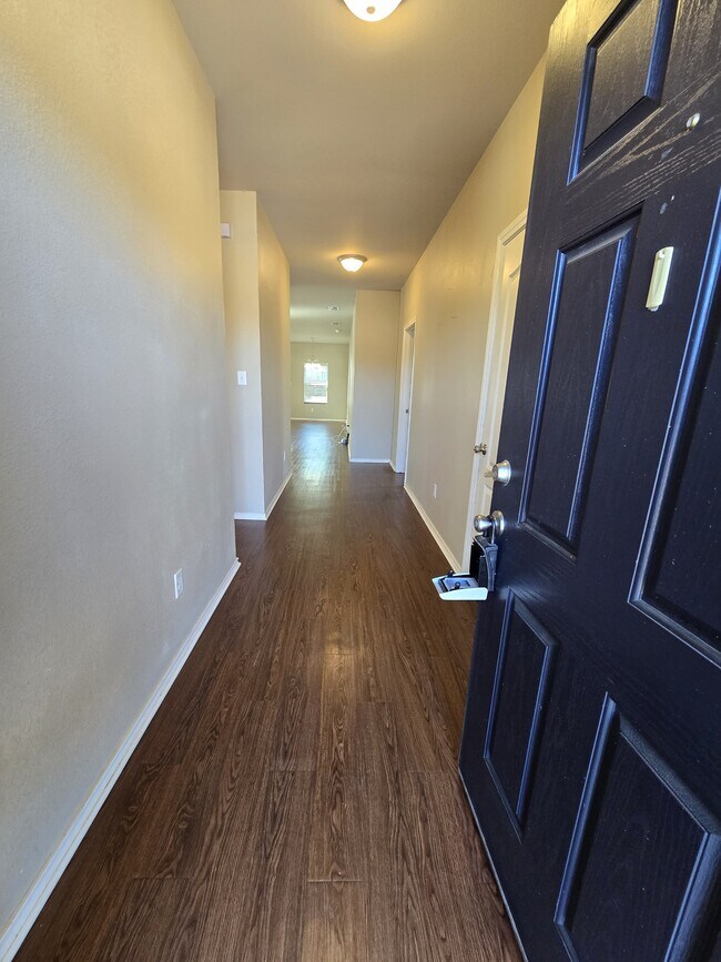 Foto del edificio - 457 Ambrose Avenue