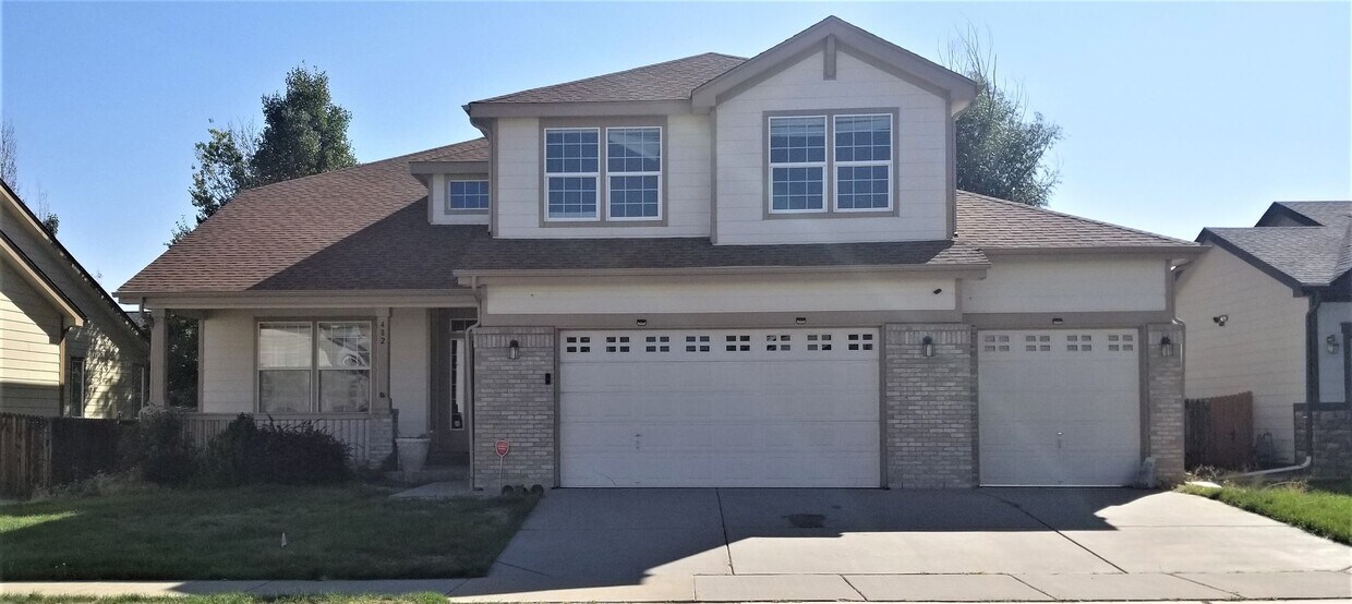 3 Bedroom + Loft with Main Floor Office and 3 Car Garage! - 3 Bedroom + Loft with Main Floor Office and 3 Car Garage!