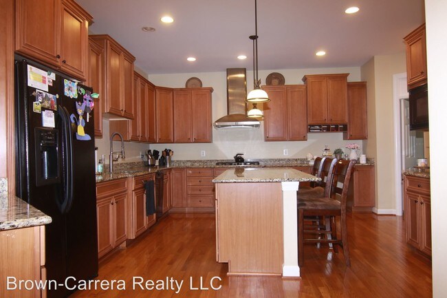 Building Photo - 5 br, 4.5 bath House - 24892 Castleton Dr.