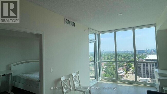Photo du bâtiment - 88 Sheppard Ave E