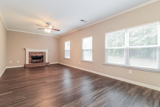 Foto del edificio - 15 Fieldcrest Dr