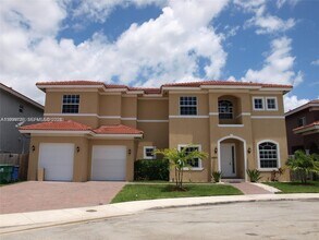 Building Photo - 15651 SW 11th Terrace