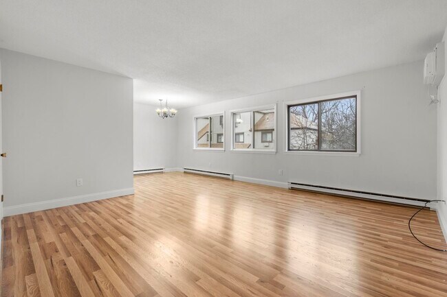 Building Photo - 10 C Pineview Dr