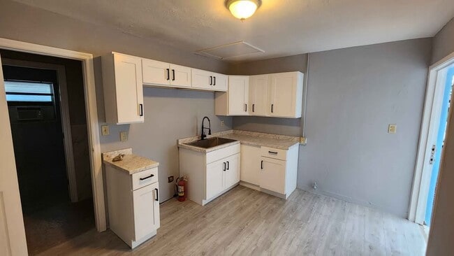 Foto del edificio - 2252 Maple Ave