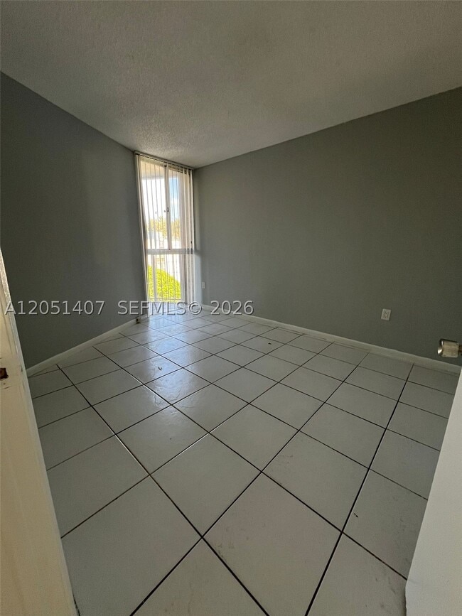 Foto del edificio - 7035 NW 186th St