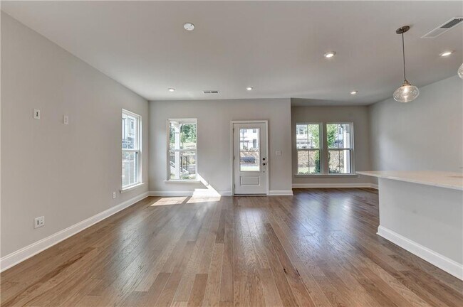 Building Photo - 400 Renwood Trl