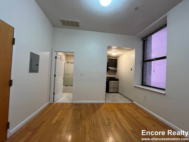 Building Photo - 11 Edinboro St