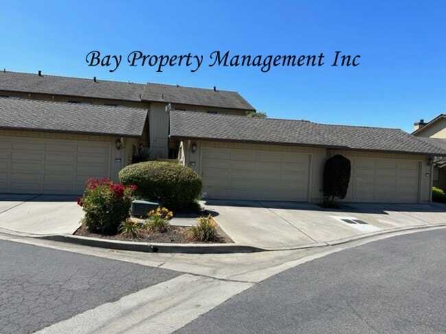 Building Photo - Rent Reduced! Gated Willowood condo with 3 bedrooms, 2 1/2 baths