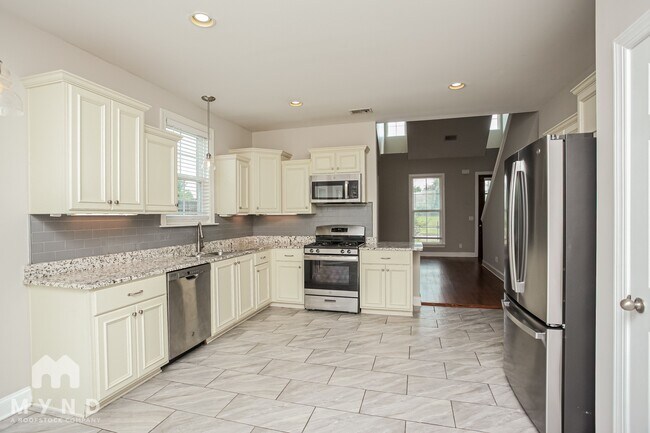 Building Photo - 4751 W Petite Lp