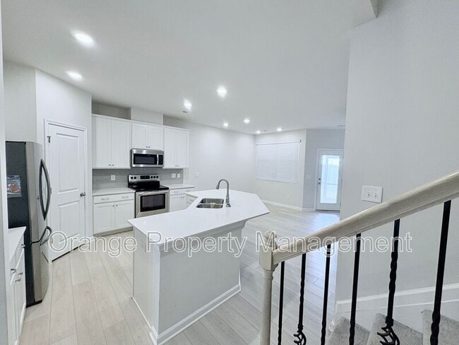 Building Photo - 428 Bee Cv Wy