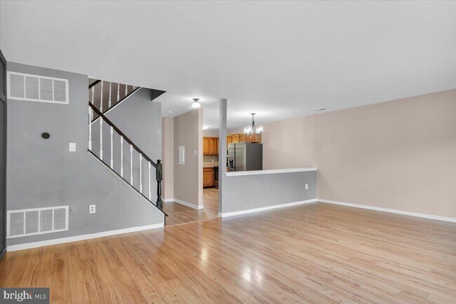 Building Photo - 4 Shira Ct
