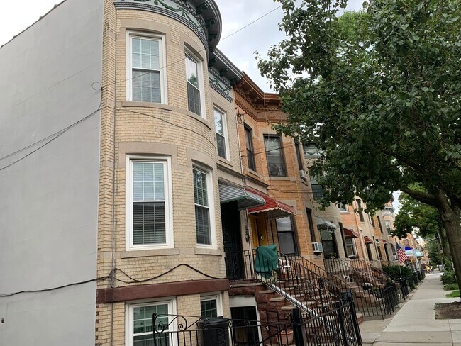 Historic district - 5833 69th Ave