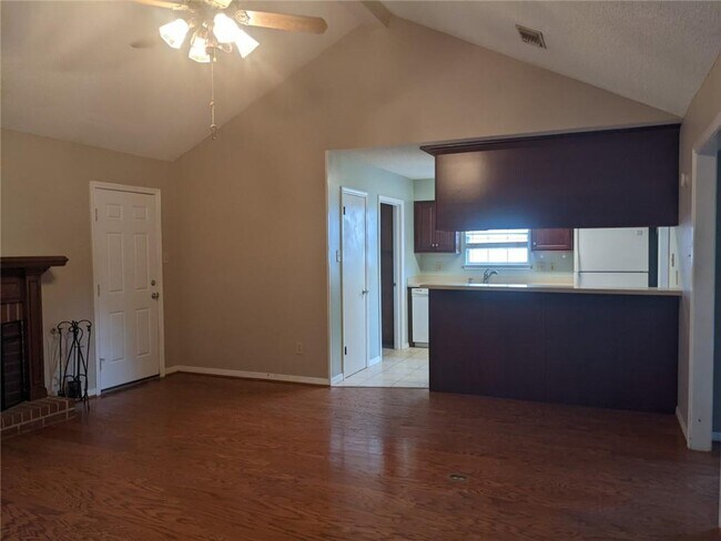 Building Photo - 2258 Woodlea Ct S