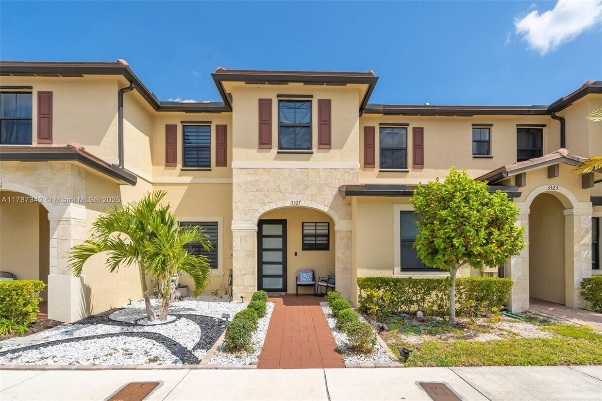 Foto principal - 3327 W 106th Ter