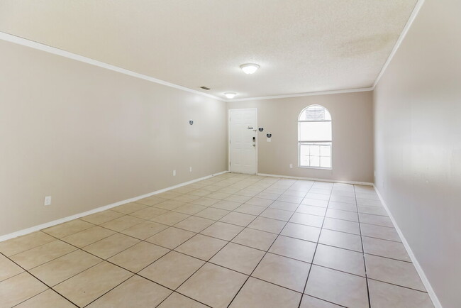Building Photo - 5055 Glen Alan Ct N