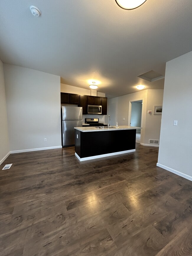 Building Photo - 150 Willow View Circle