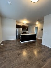 Building Photo - 150 Willow View Circle