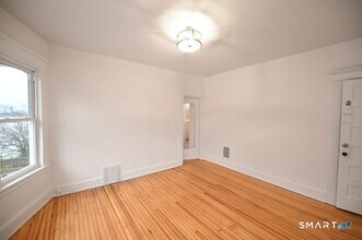 Building Photo - 117 Marion St