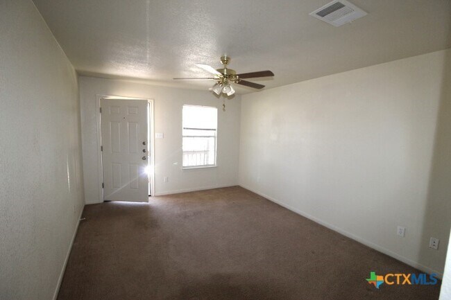 Foto del edificio - 4205 Primrose Dr