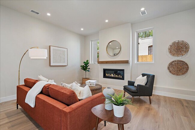 Foto del edificio - Luxurious New Townhome in South Sloan’s Lake