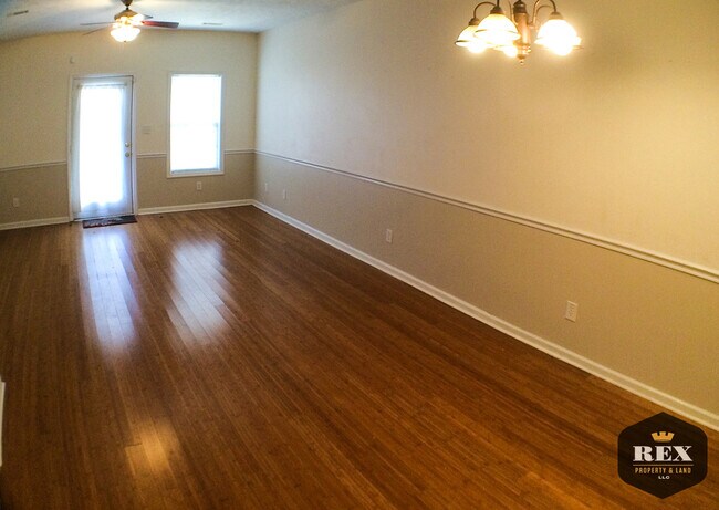 Foto del edificio - Modern 2 bedroom 2.5 bath Townhome with fe...