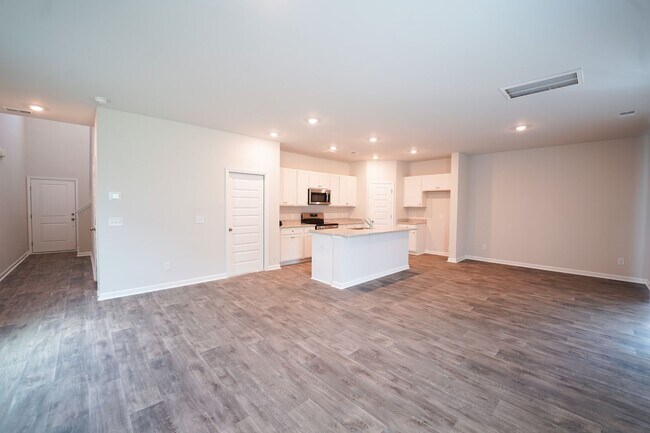 Foto del edificio - Available Now!