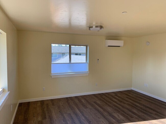 Foto del edificio - CHECK OUT THIS WARM 1 BEDROOM, 1 BATH APAR...