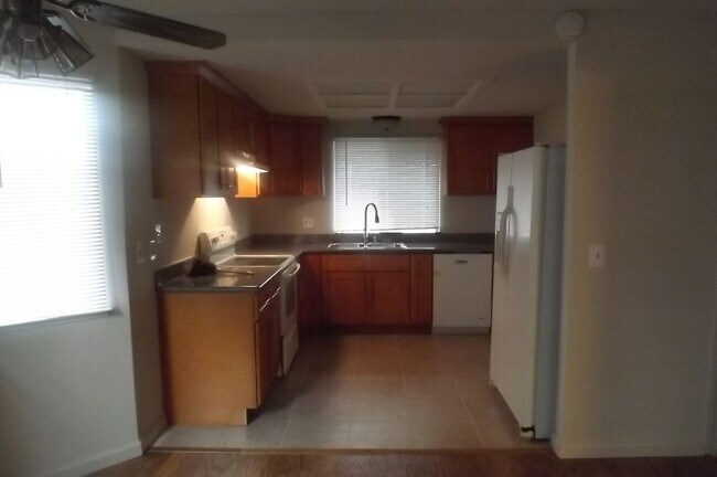 Building Photo - Nice 3 bedroom 2 bathroom Home