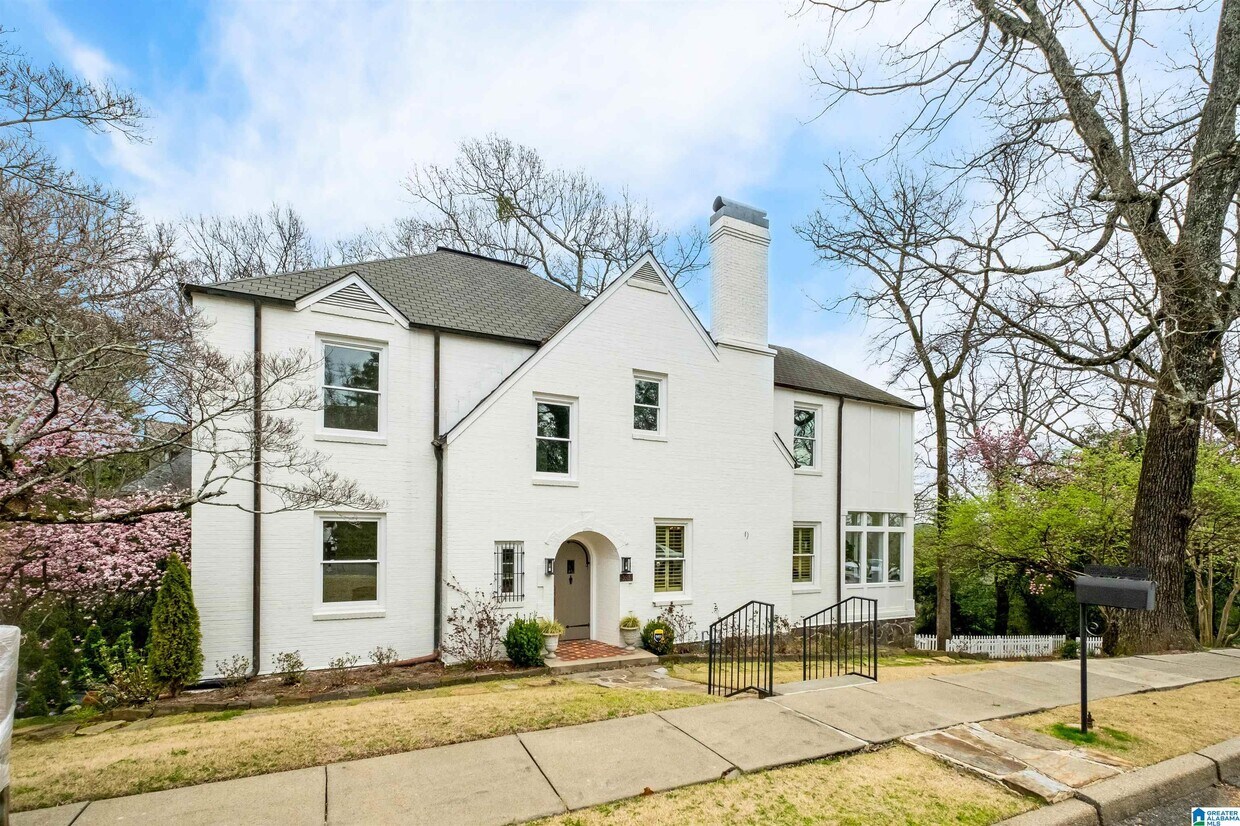 Primary Photo - 3515 Redmont Rd