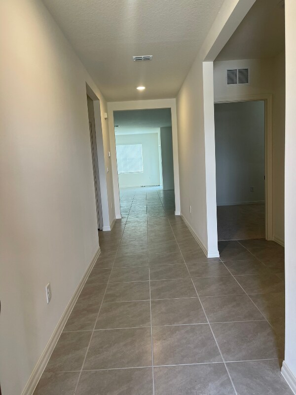 Foto del edificio - 1352 McFarland Dr