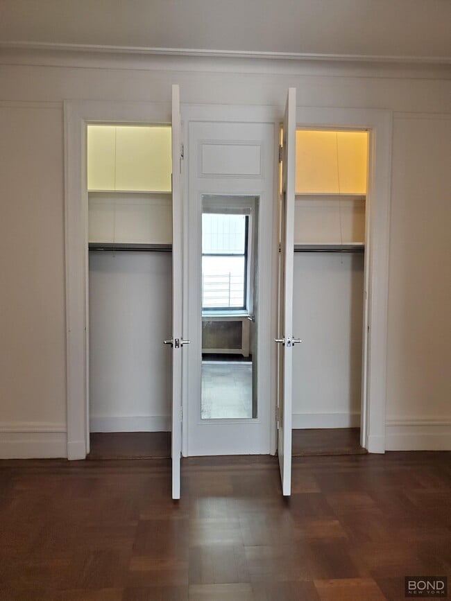 Building Photo - 200 W 58th St