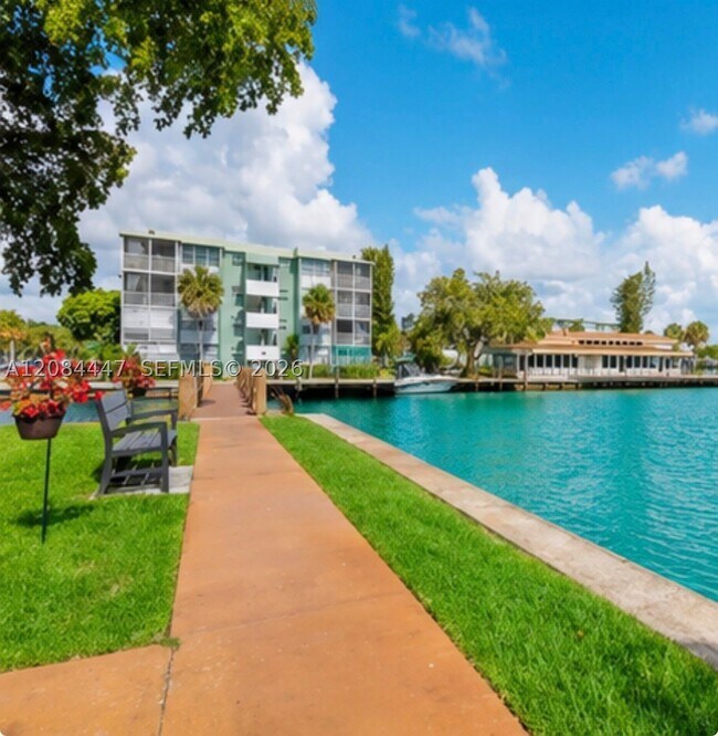 Foto del edificio - 2741 Taft St