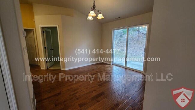 Building Photo - 270 Stonebrook Way