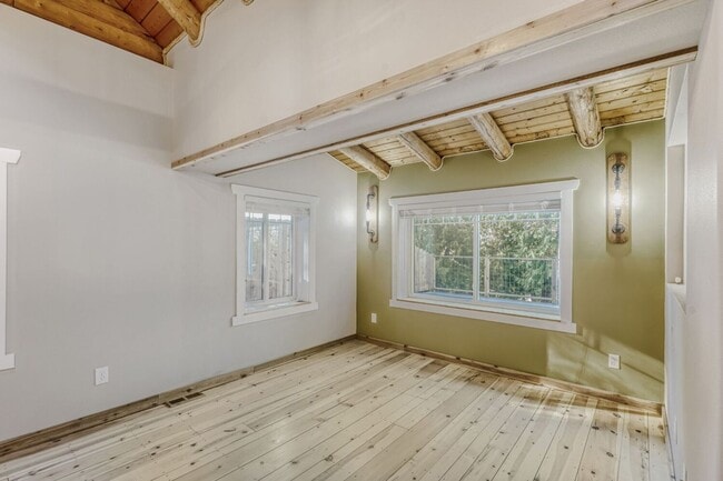 Building Photo - 3Bd/1.75Ba Sammamish House