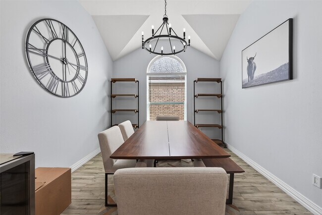 Foto del edificio - 6730 Oakleaf Trail Ln