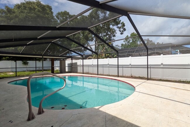 Foto del edificio - Available Immediately!