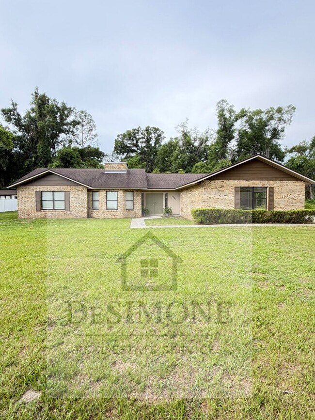 Foto del edificio - Charming 3BR Home in Country Oaks – Close to West Marion Hospital, Shopping, Dining & WEC