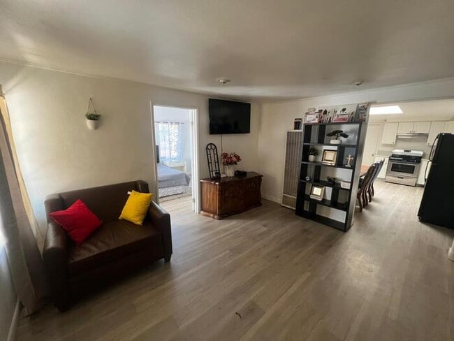 Foto del edificio - Fully Furnished 3 Bed House for Rent Campbell Ave Riverside CA