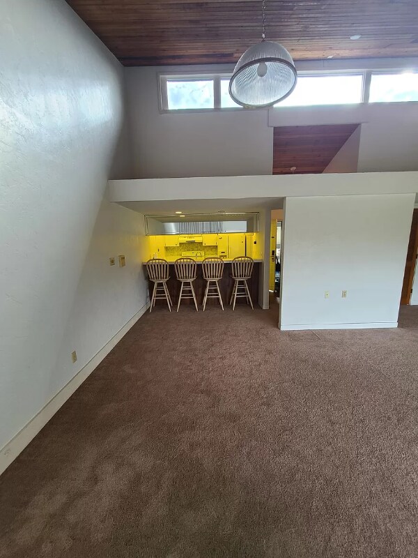 Foto del edificio - 646 Olde Camelot Cir