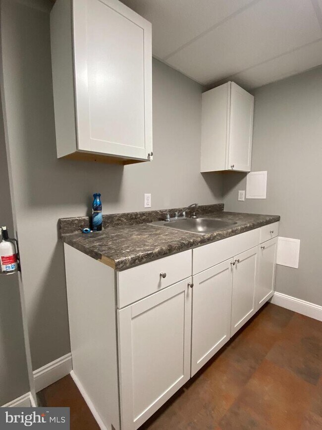 Foto del edificio - 202 S Samuel St