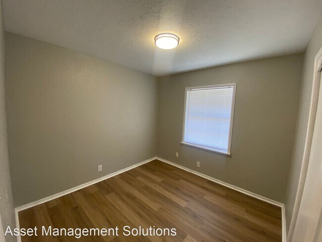 Building Photo - 4 br, 1 bath House - 5117 NW 47th St.