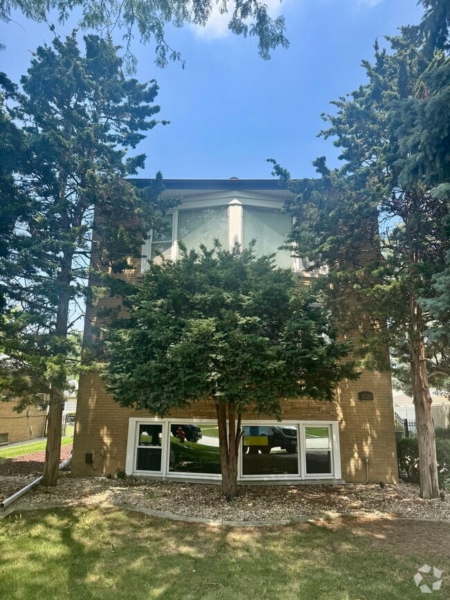 Building Photo - 10324 Canterbury St