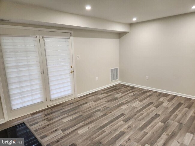 Foto del edificio - 5700 Olde Mill Ct