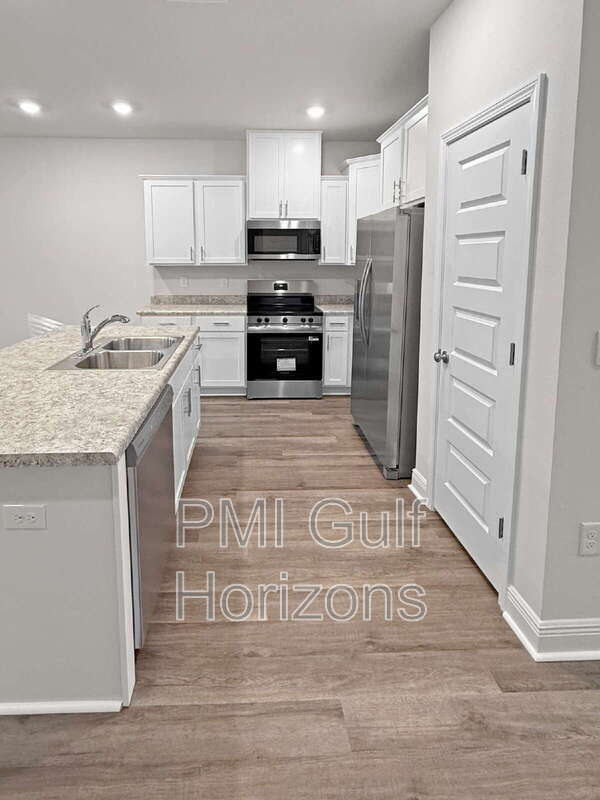 Building Photo - 1306 Leeway Dr