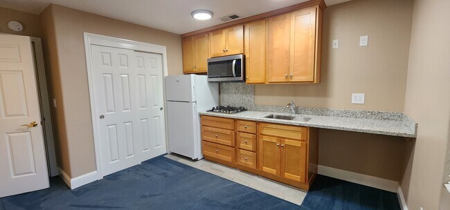 Studio - 195 N 13th St