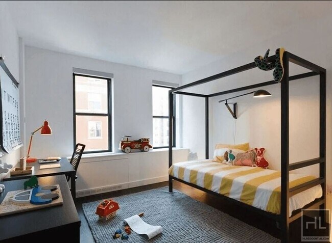 Foto del edificio - NO fee 3 bed 3 bath with laundry in unit -...
